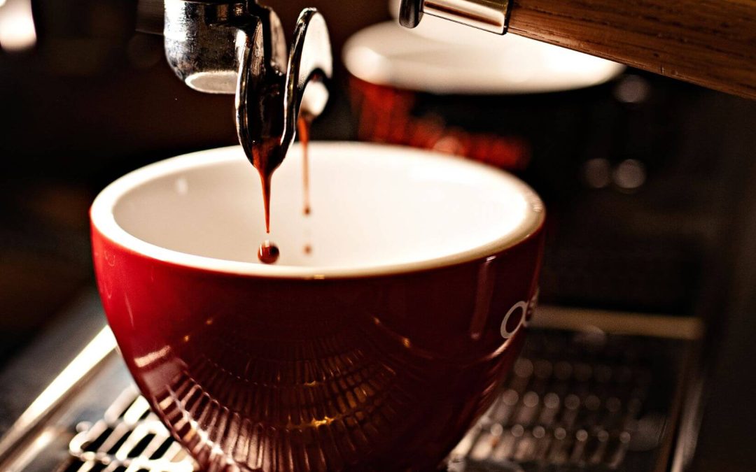 Jak zrobić espresso? Kilka  wskazówek jak powinno wyglądać i smakować.